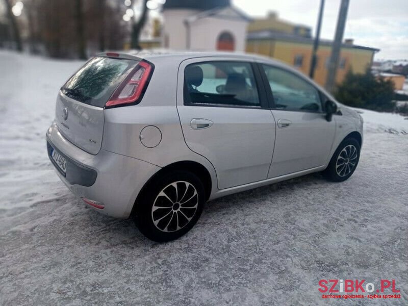 2010' Fiat Punto photo #5