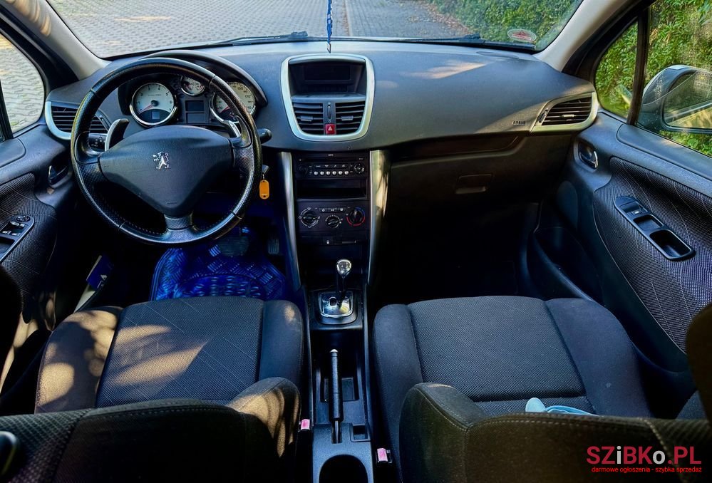 2010' Peugeot 207 photo #6