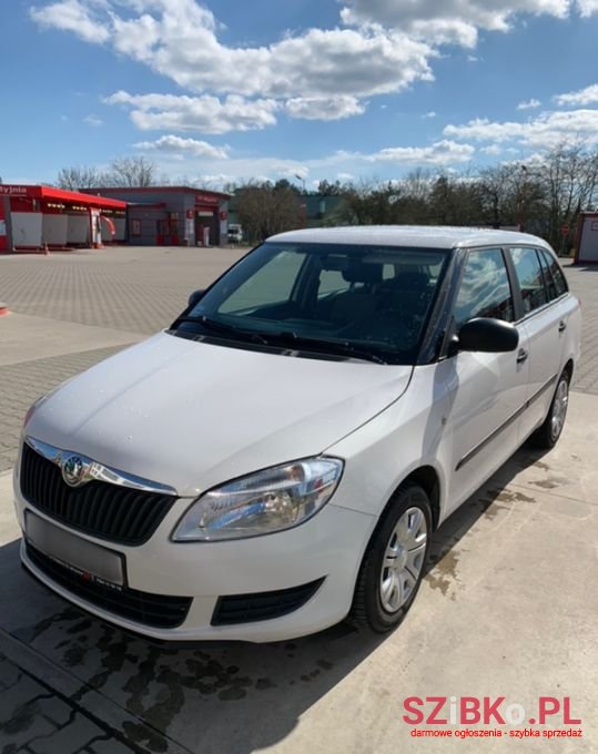 2011' Skoda Fabia photo #2