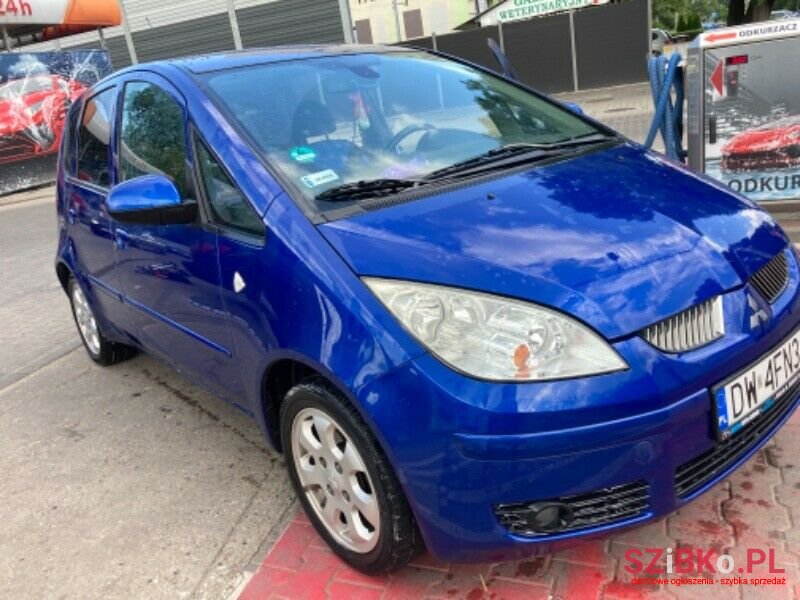 2007' Mitsubishi Colt photo #3