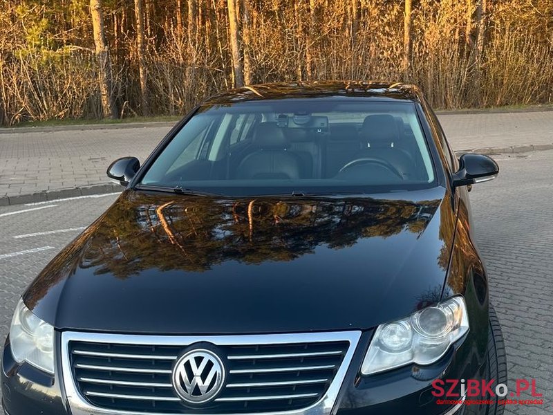 2010' Volkswagen Passat photo #4