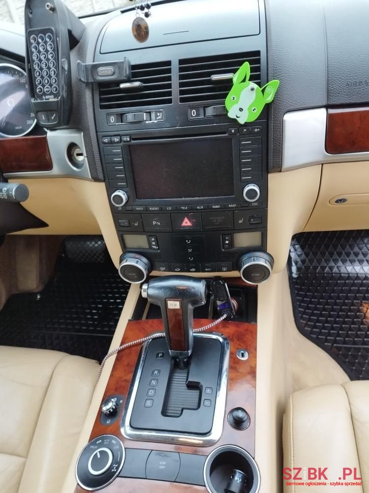 2005' Volkswagen Touareg photo #6