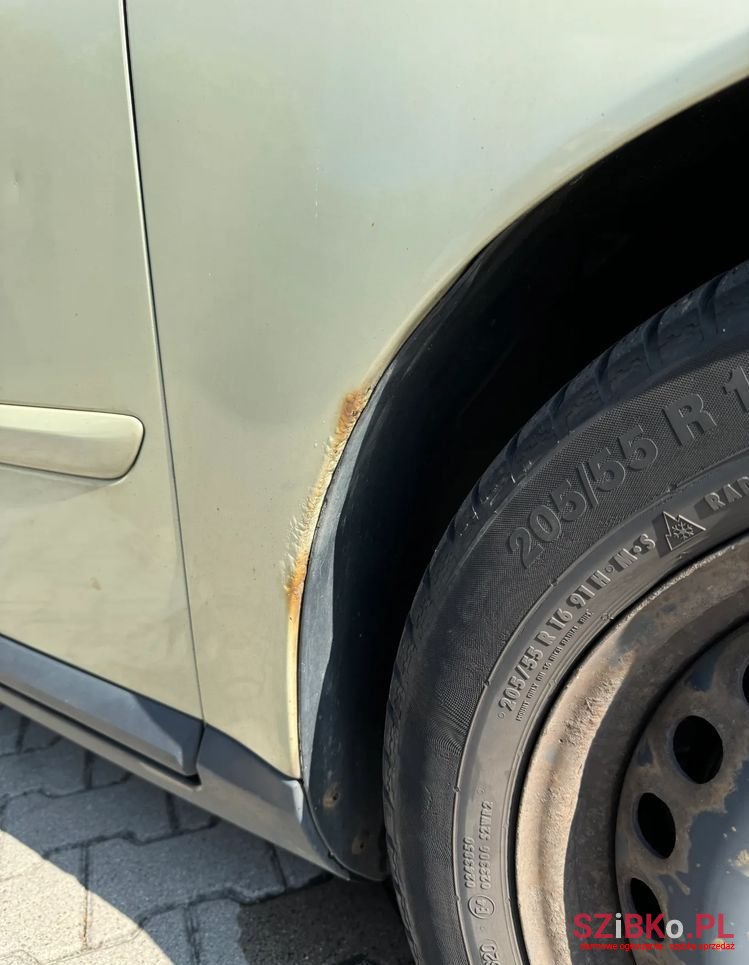 2004' Volvo S40 2.4 Momentum photo #5