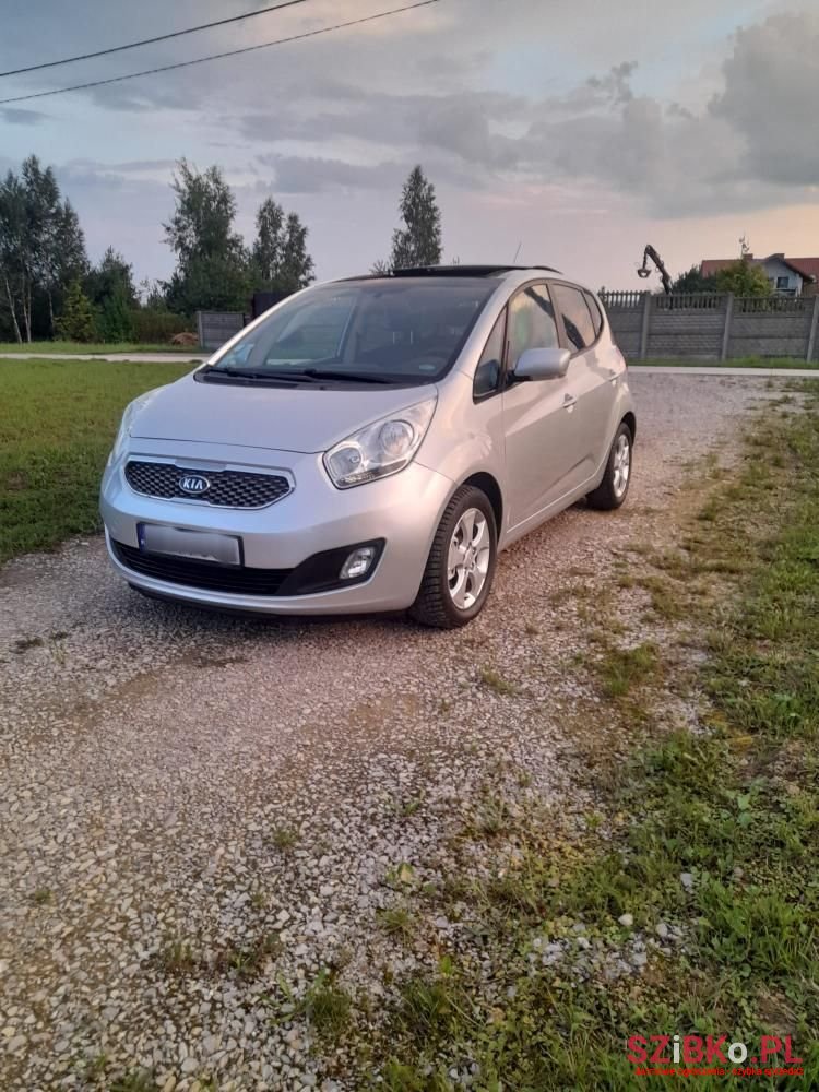 2010' Kia Venga photo #1