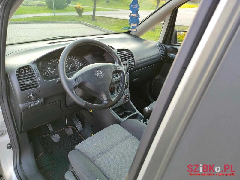 2003' Opel Zafira 2.0 Dti Comfort photo #2
