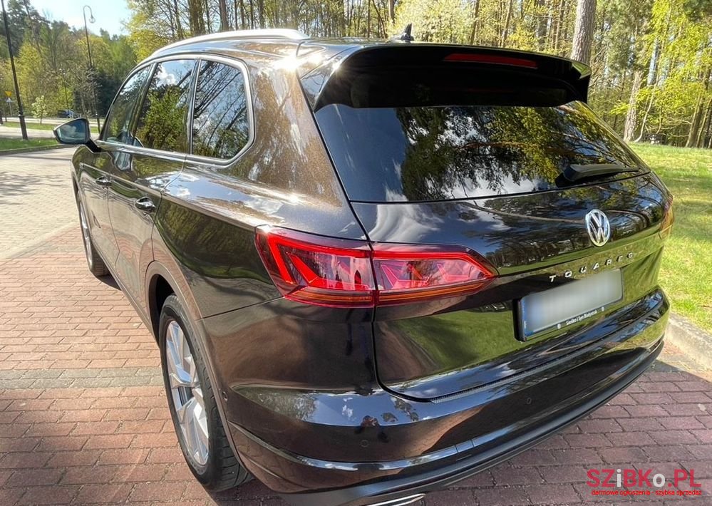 2018' Volkswagen Touareg photo #3