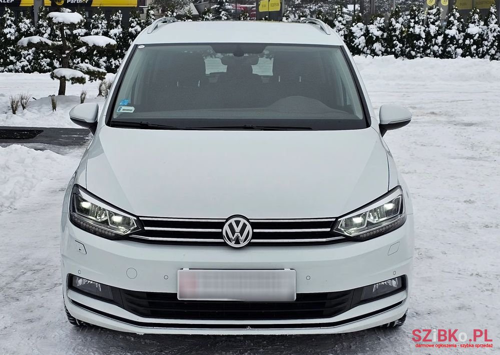 2020' Volkswagen Touran photo #3