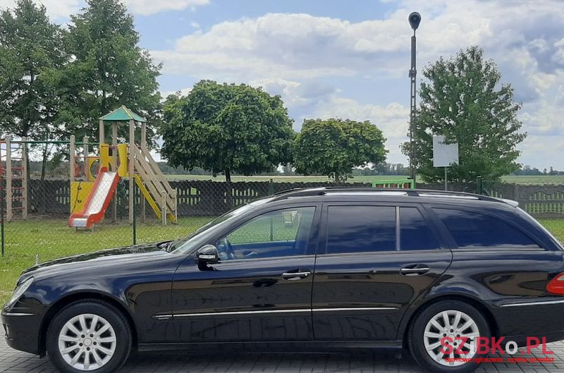 2008' Mercedes-Benz E-Class 200 photo #5