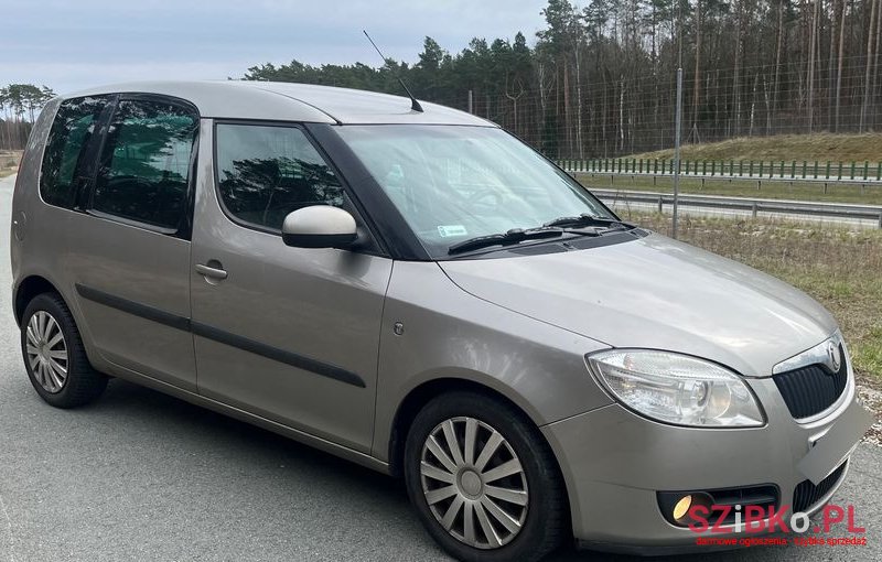 2009' Skoda Roomster 1.9 Tdi photo #2