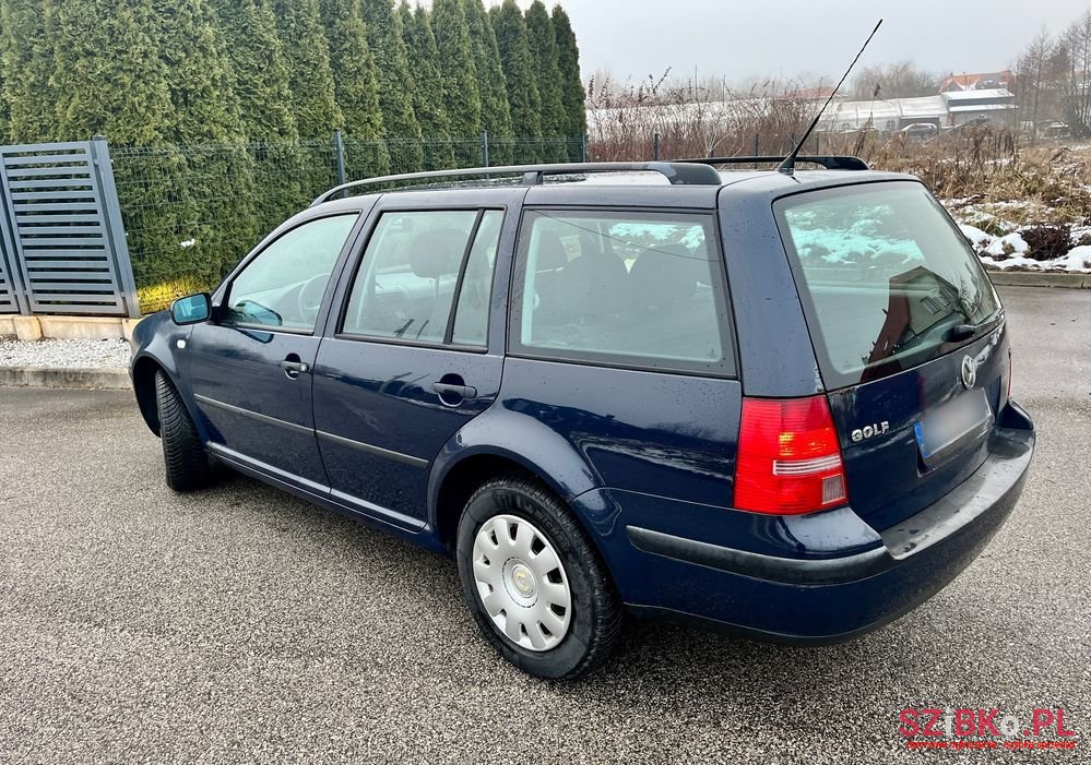 2004' Volkswagen Golf photo #2