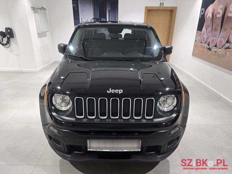 2016' Jeep Renegade photo #2