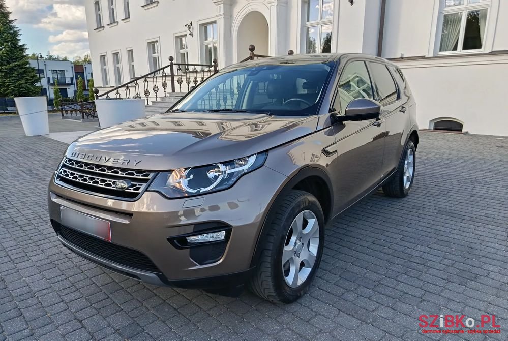 2017' Land Rover Discovery Sport photo #3