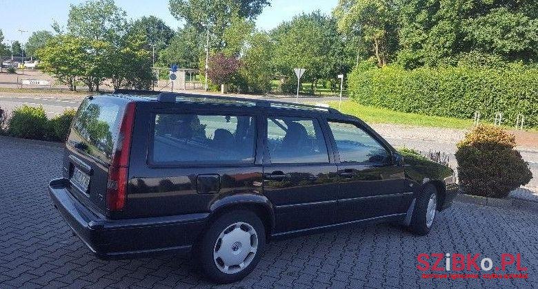 2000' Volvo V70 photo #2