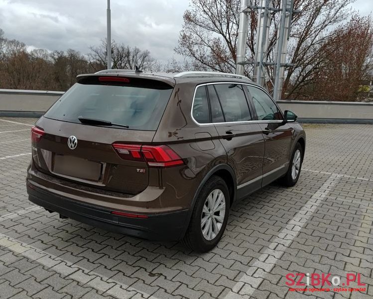 2016' Volkswagen Tiguan photo #5
