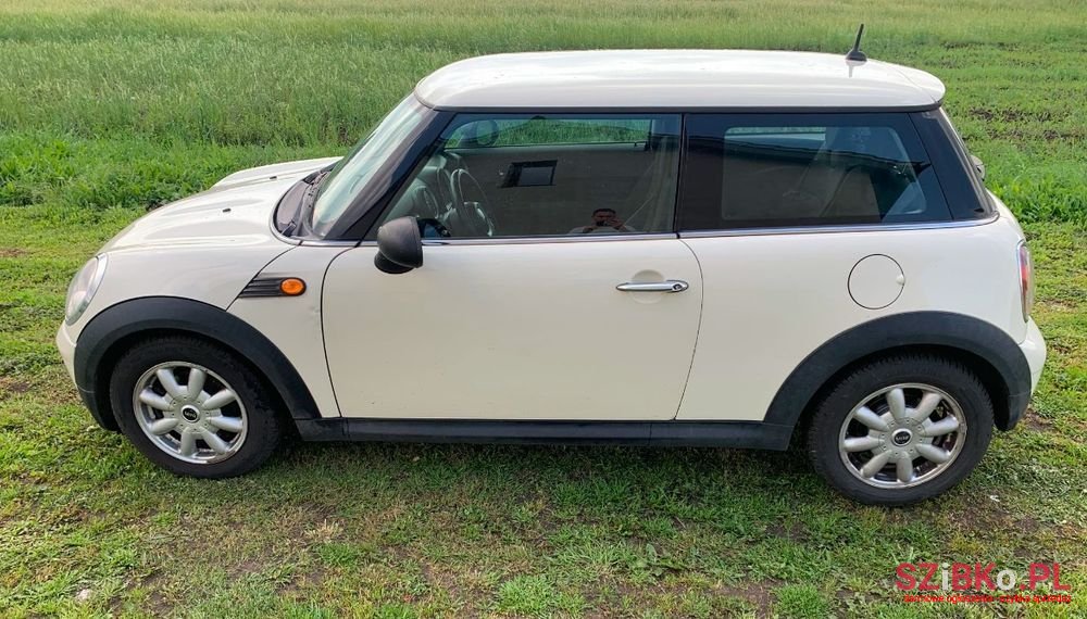 2009' MINI One Standard photo #3