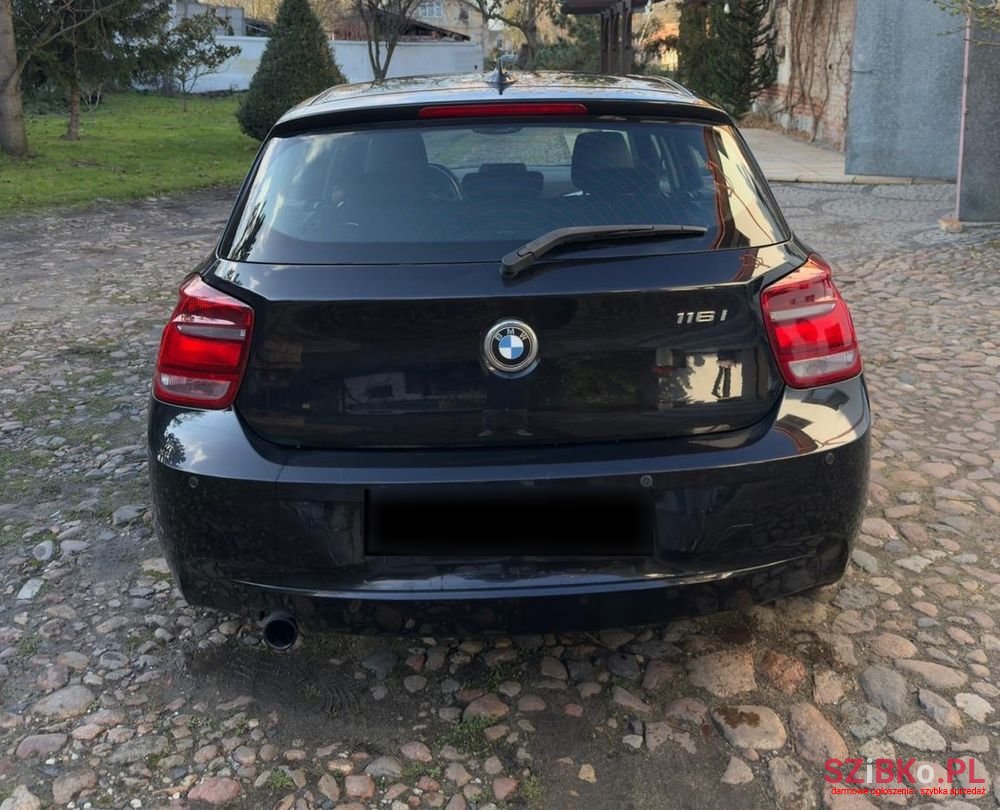 2011' BMW 1 Series 116I photo #4