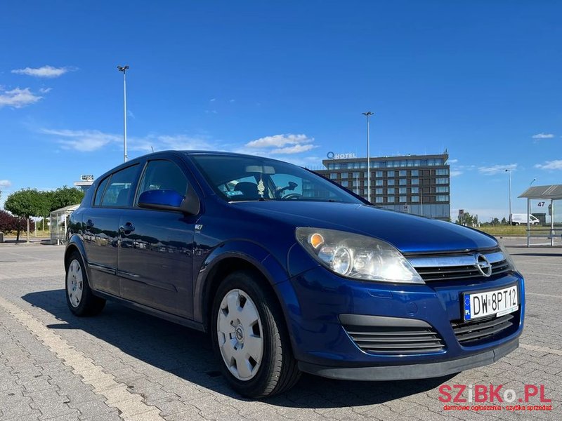 2006' Opel Astra photo #2