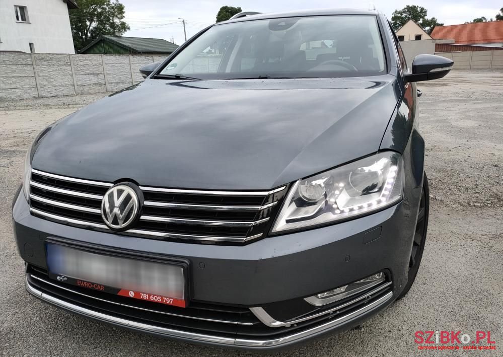2011' Volkswagen Passat photo #1