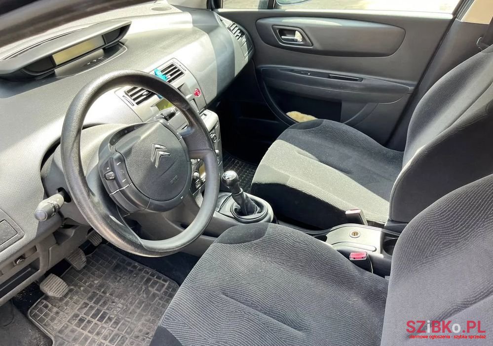 2008' Citroen C4 photo #6