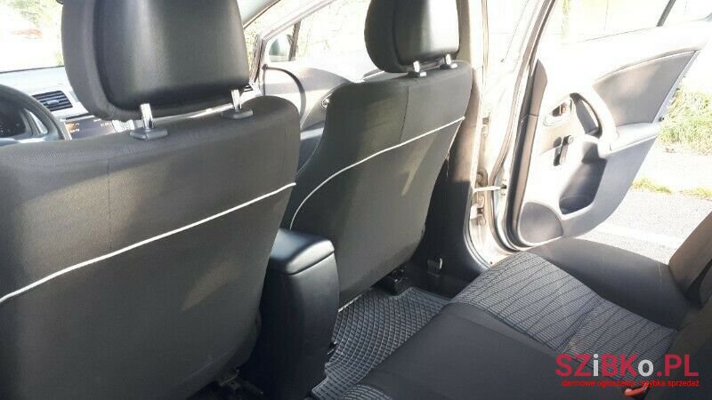 2012' Toyota Avensis photo #3