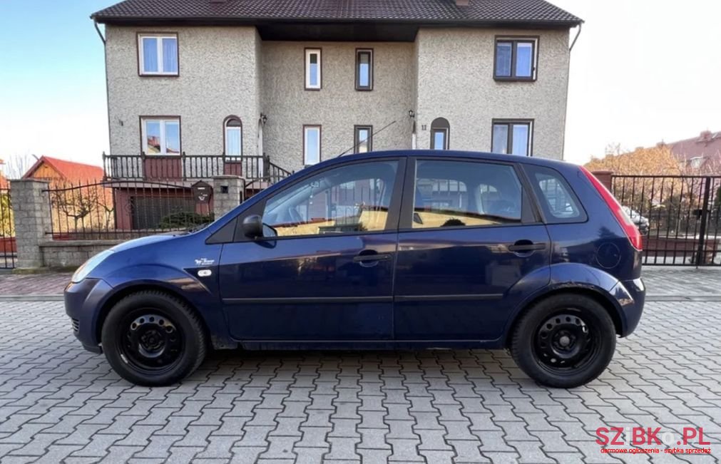 2005' Ford Fiesta photo #2