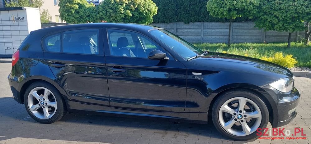 2009' BMW 1 Series 116I photo #5