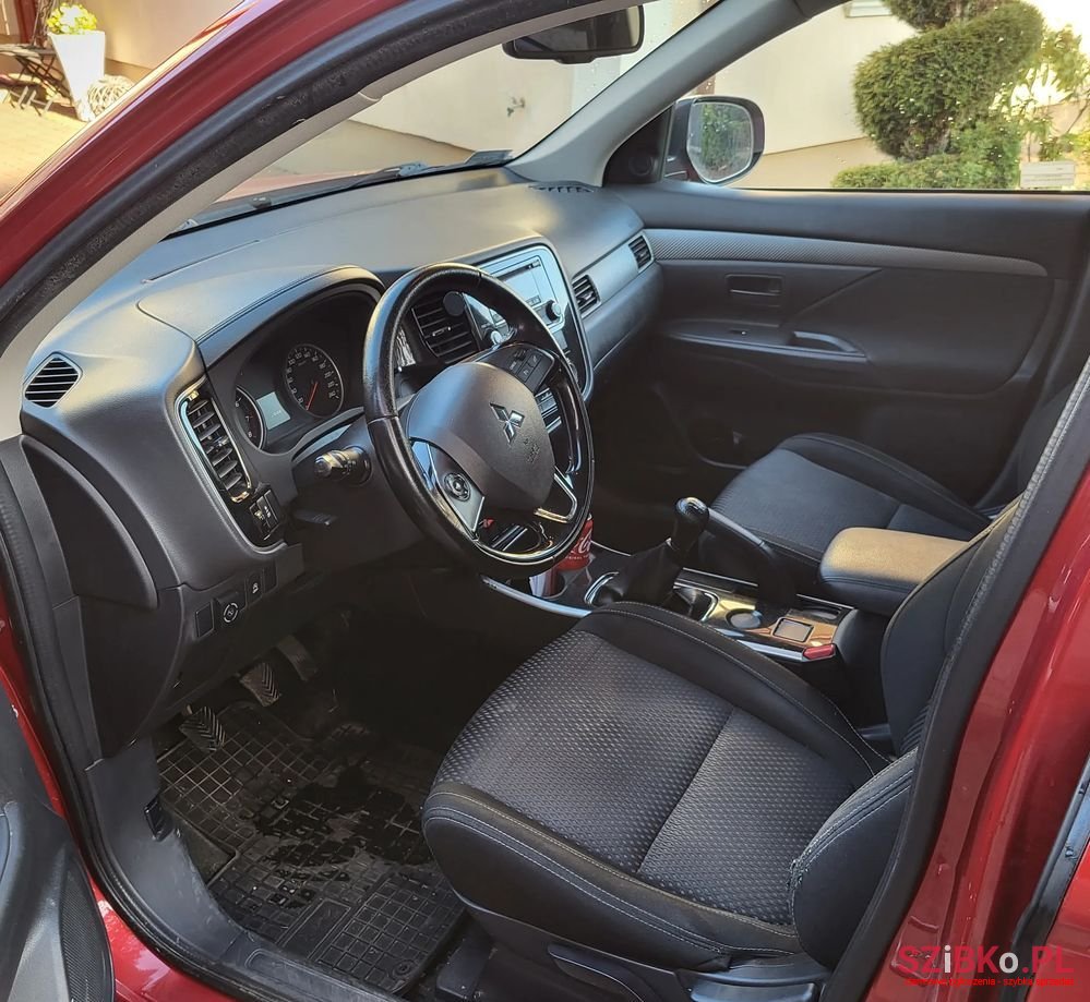 2016' Mitsubishi Outlander photo #5