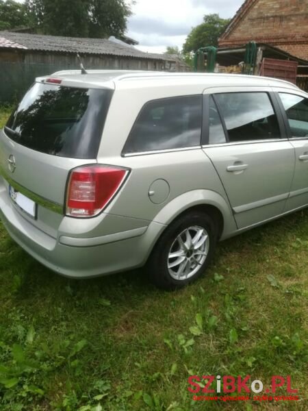 2008' Opel Astra photo #1