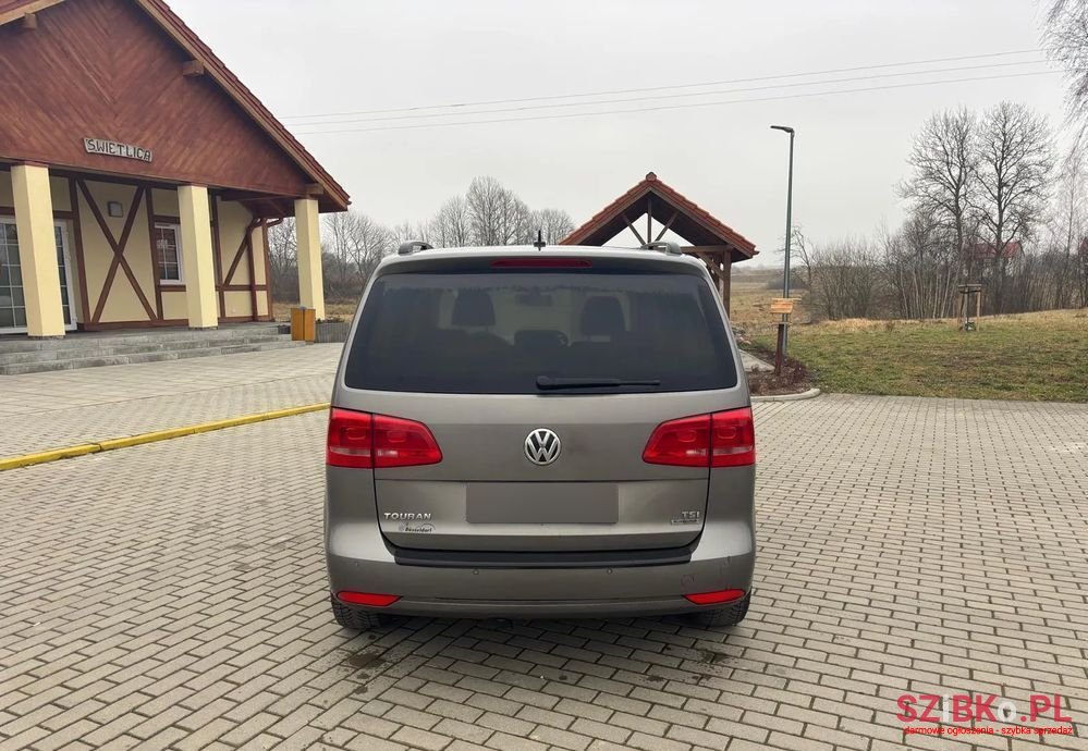 2011' Volkswagen Touran photo #5