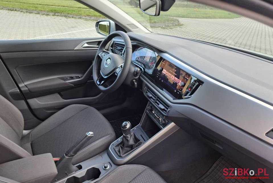 2017' Volkswagen Polo photo #5