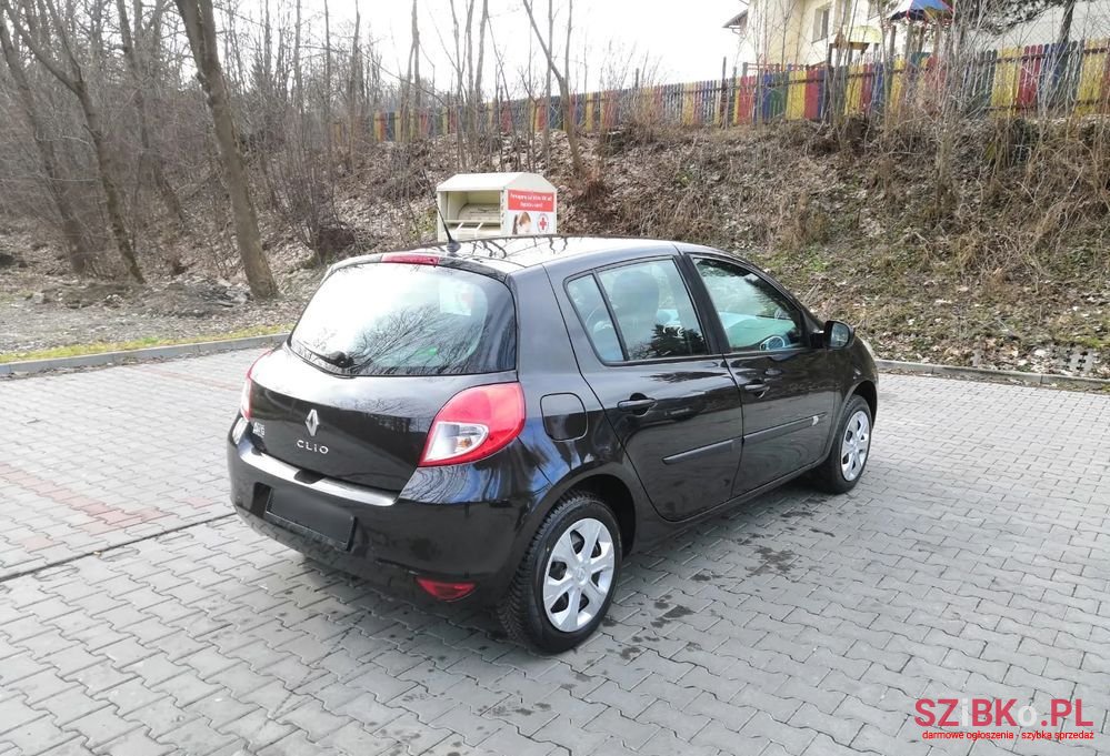 2009' Renault Clio photo #3