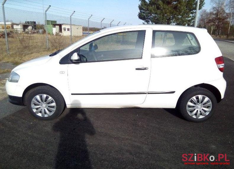 2007' Volkswagen Fox photo #2