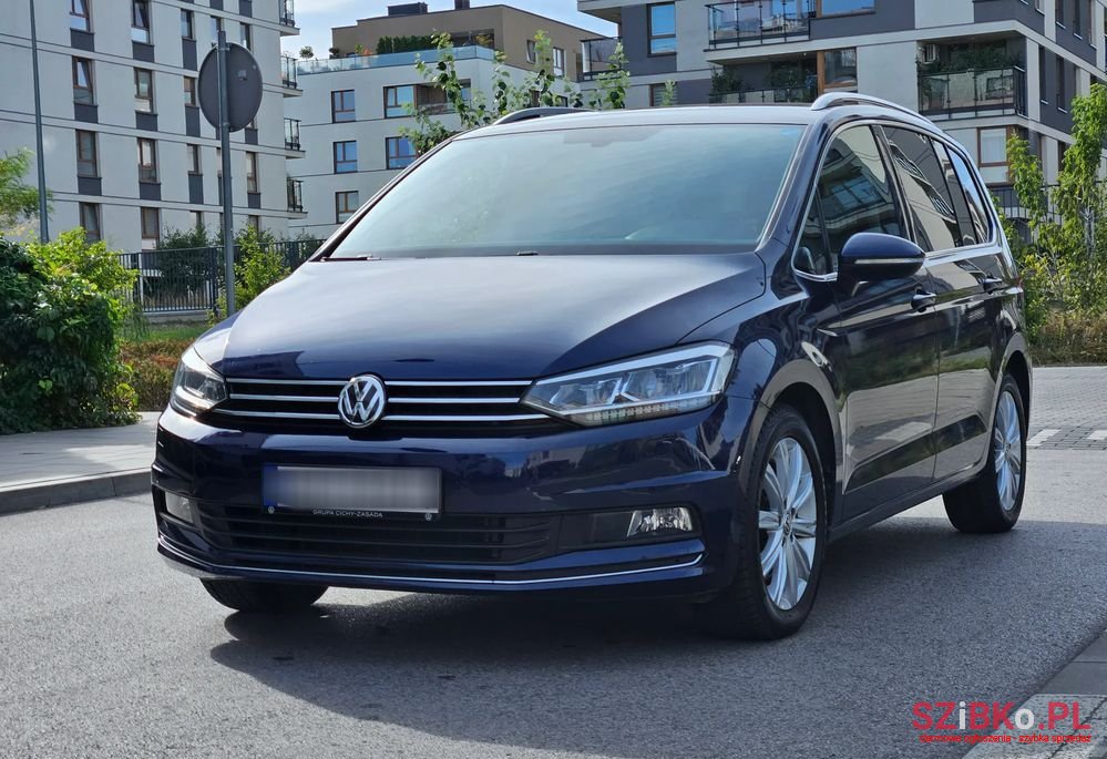 2019' Volkswagen Touran photo #1