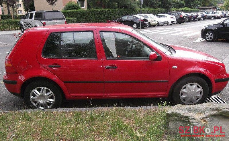 2001' Volkswagen Golf photo #2