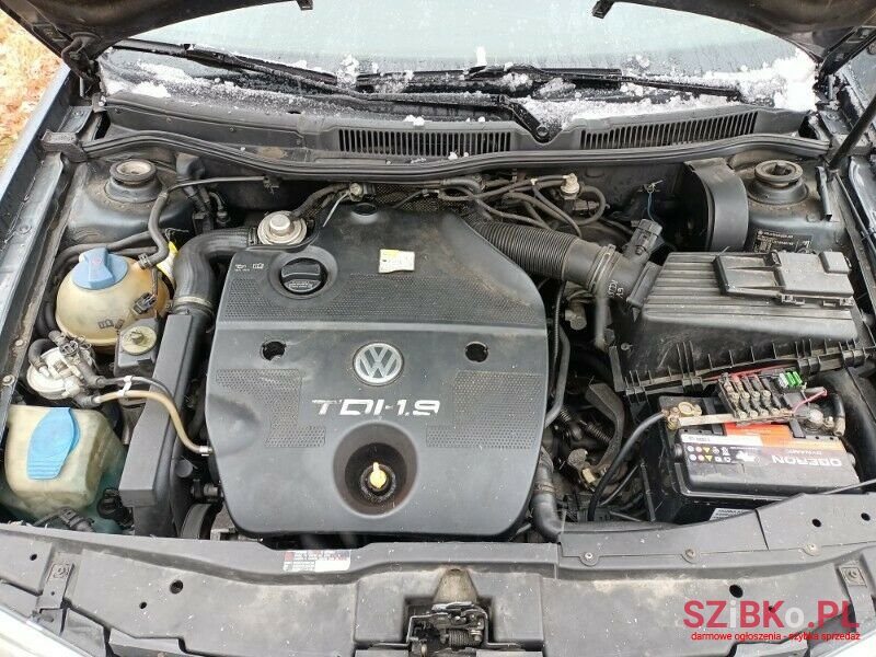 2000' Volkswagen Golf photo #5