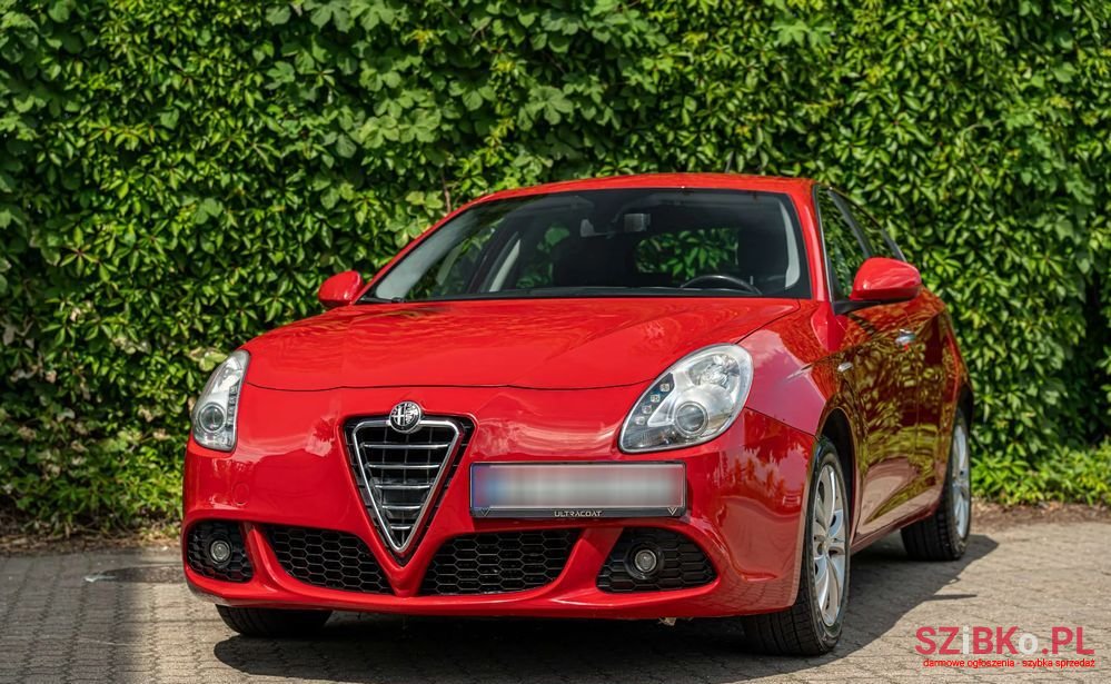 2011' Alfa Romeo Giulietta photo #1