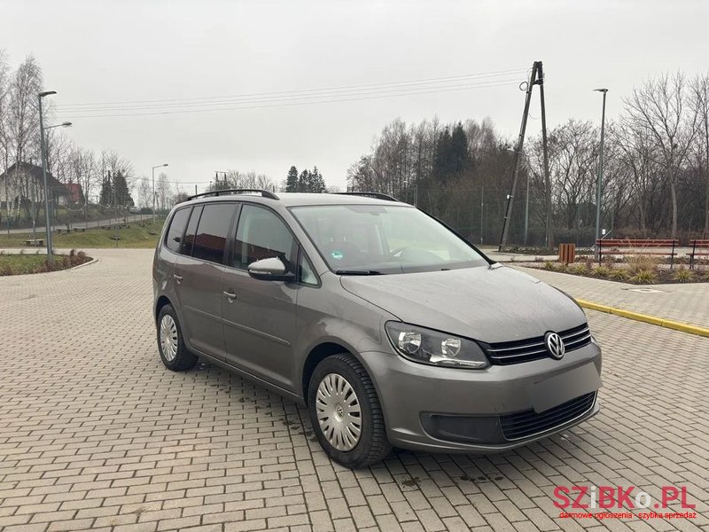 2011' Volkswagen Touran photo #3