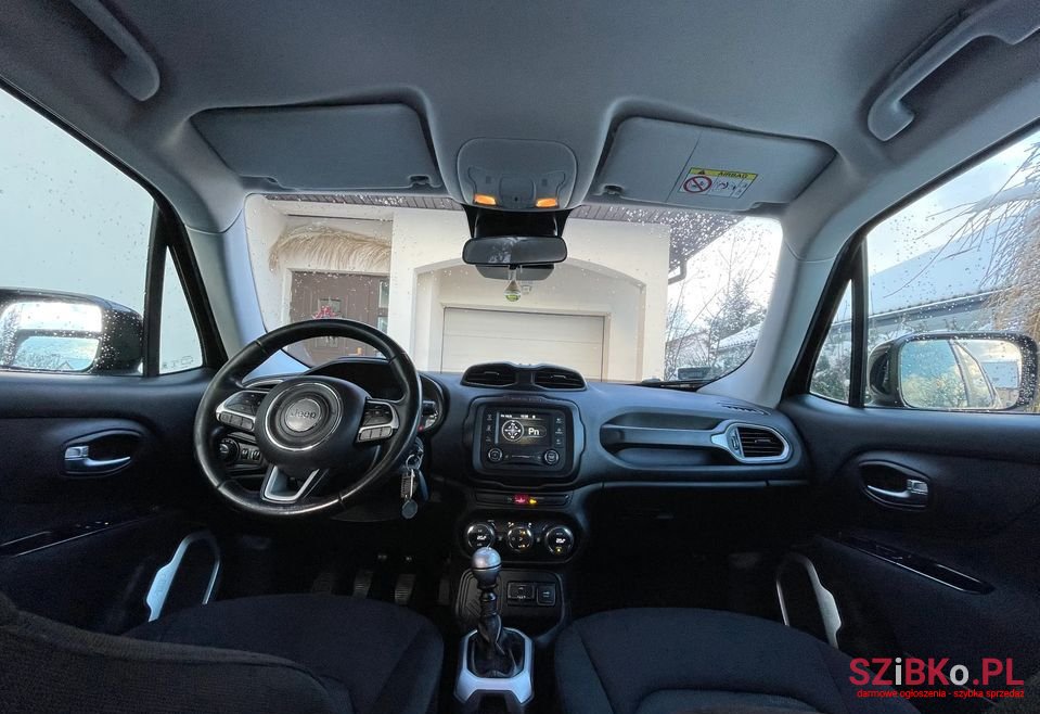 2016' Jeep Renegade photo #2