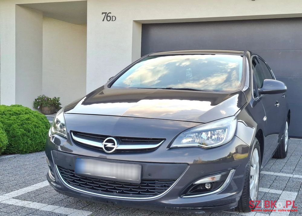 2013' Opel Astra Iv 1.4 T Cosmo photo #2