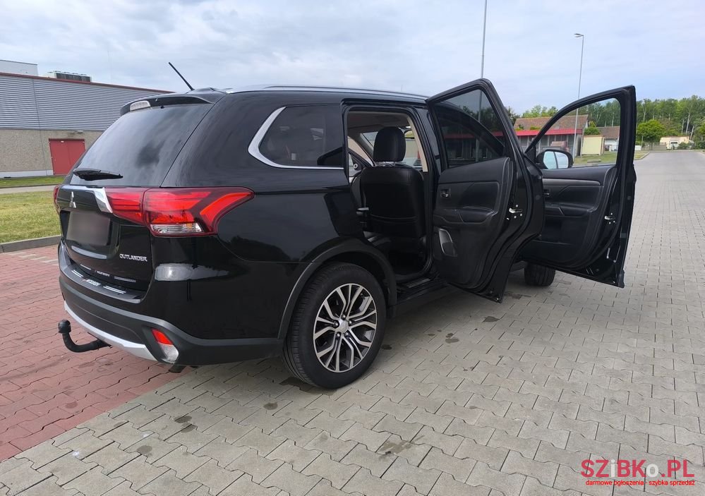 2016' Mitsubishi Outlander 2.0 Intense + 4Wd Cvt photo #2