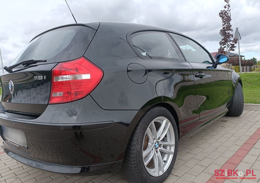 2008' BMW 1 Series 116I photo #2