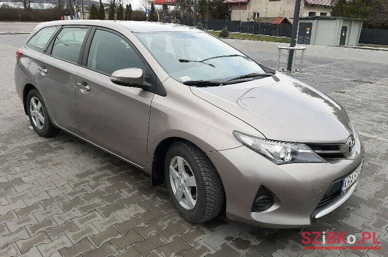 2015' Toyota Auris photo #4