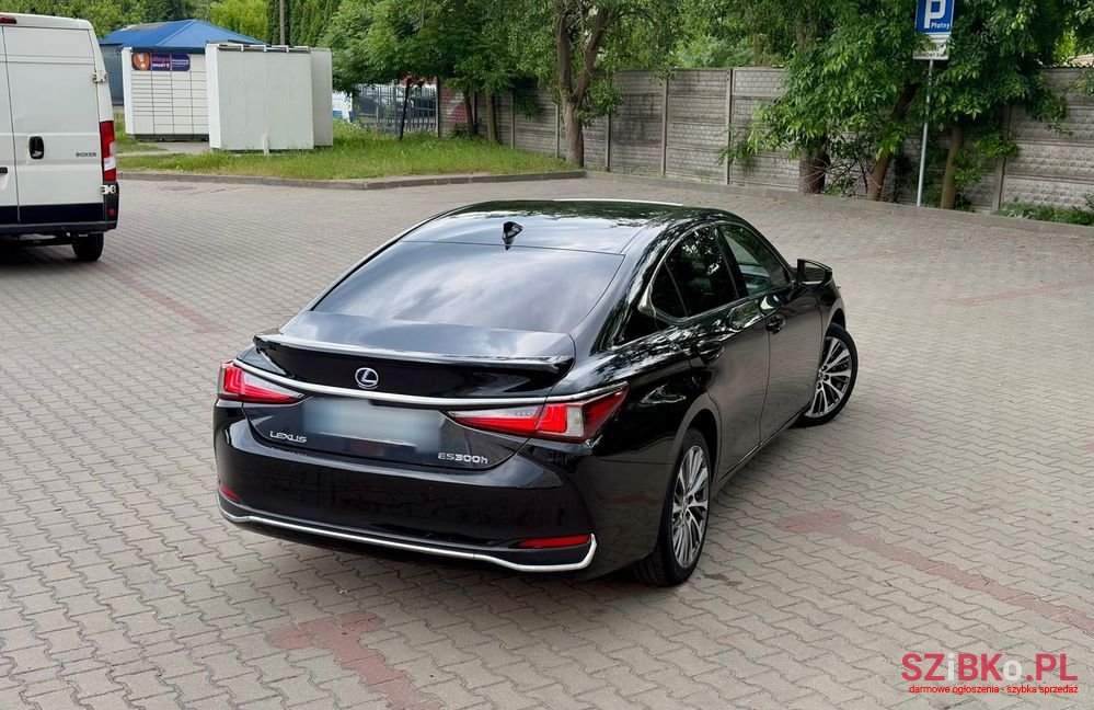 2019' Lexus ES 300H Prestige photo #6