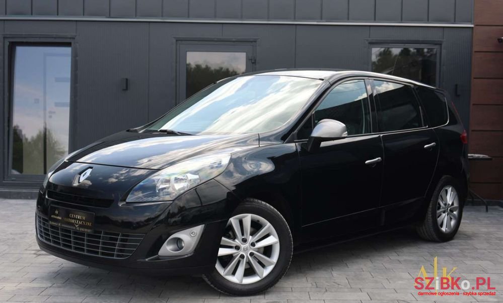 2010' Renault Grand Scenic photo #1