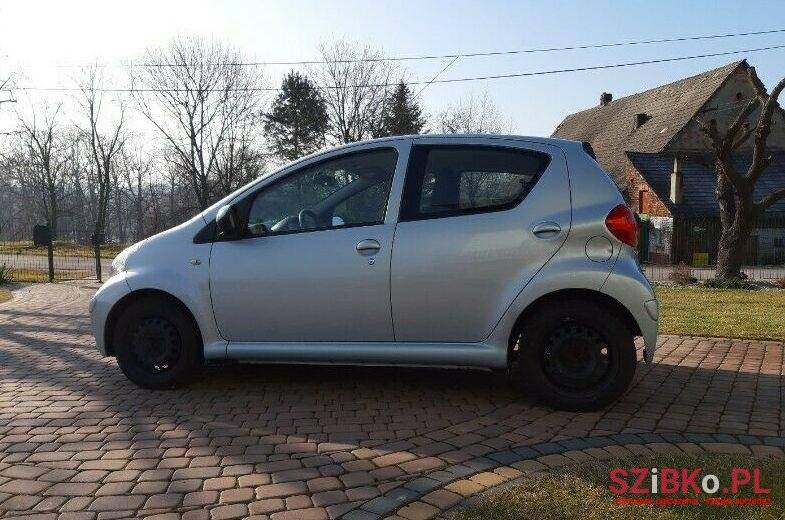 2006' Toyota Aygo photo #1