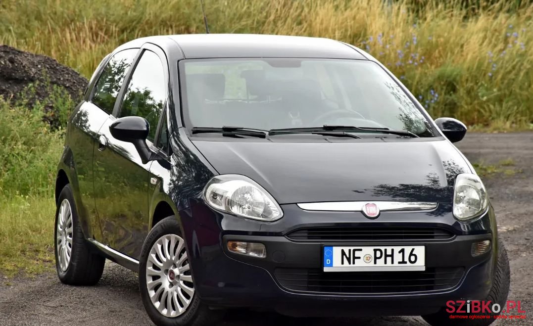2011' Fiat Punto Evo photo #6