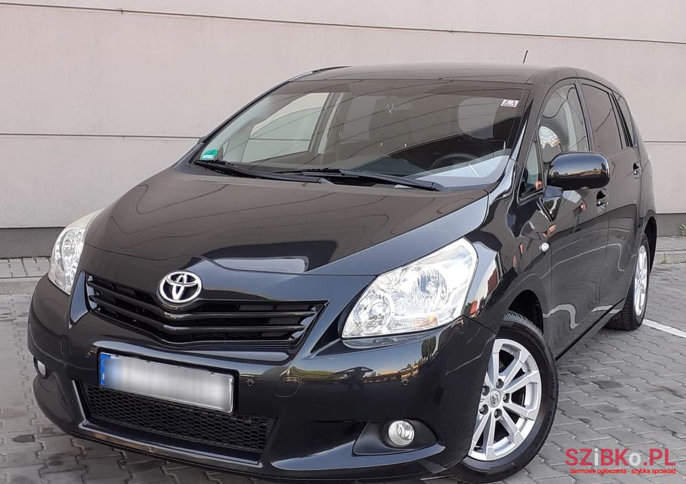 2011' Toyota Verso photo #1