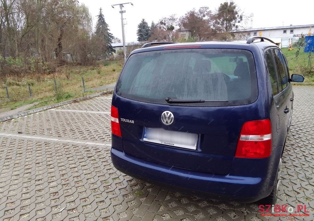 2005' Volkswagen Touran photo #2