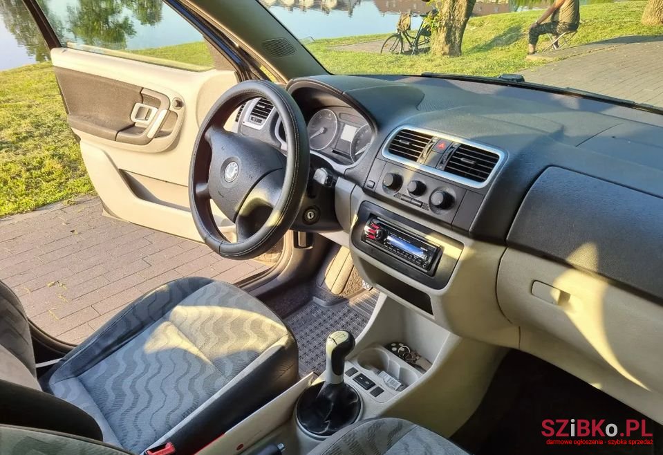 2008' Skoda Fabia photo #6