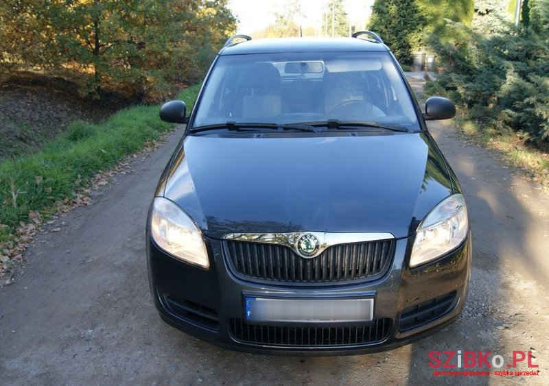 2008' Skoda Fabia photo #1